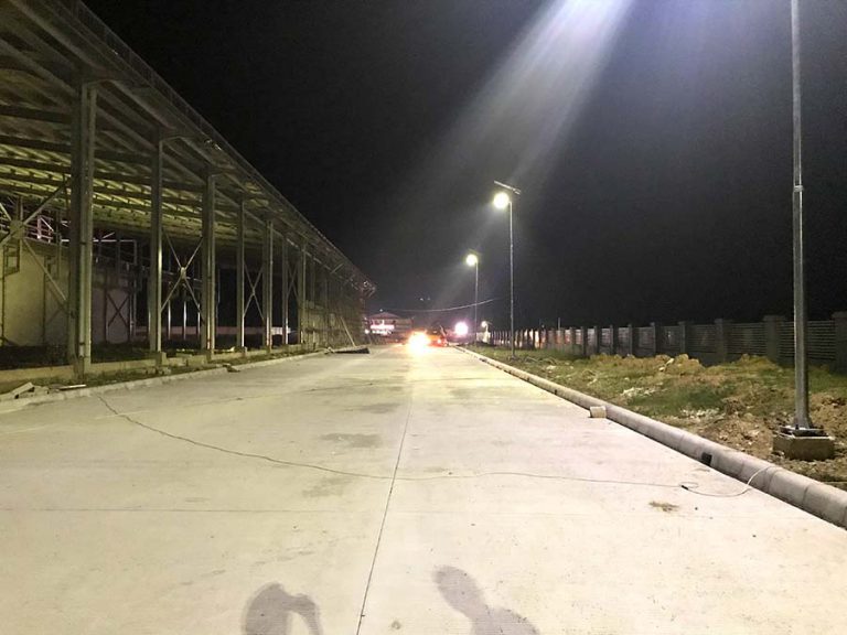 Solar led street light all in one