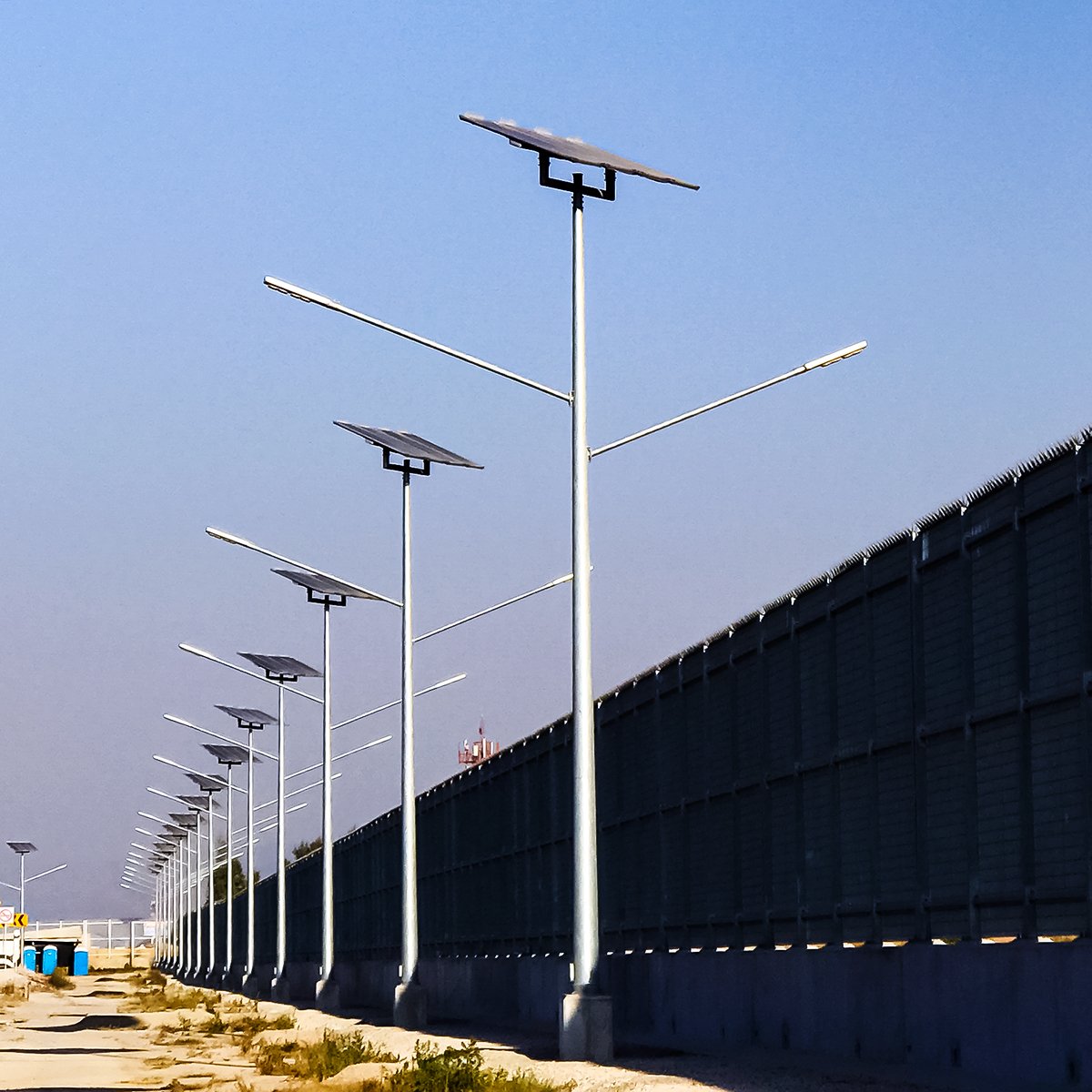 poteaux d'éclairage public solaires
